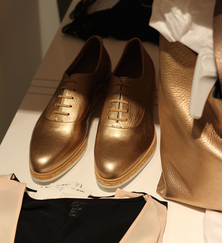 5 Marc Cain Shop Event Köln Modeblog goldene Schuhe