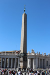 Vatikanischer_Obelisk_Petersplatz_Rom_Vatikan_Reisetipp