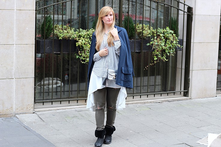 Blusen Layering, Cape & Ripped Jeans in Brüssel
