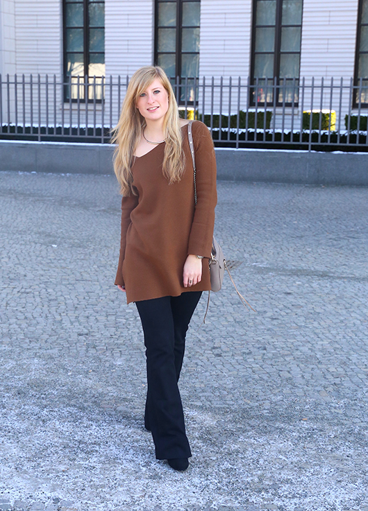 Flared Jeans Schlaghose kombinieren Zara Off-Shoulder Pullover Modeblog Trend Frühling 71