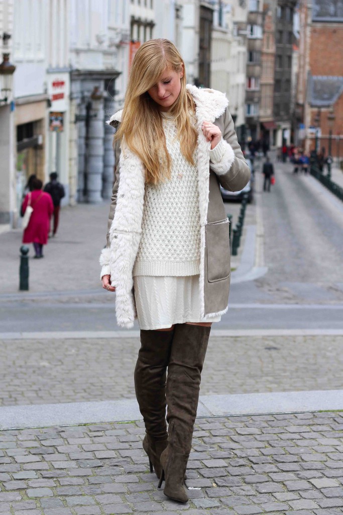 Grüne Overknees Zara Ledermantel Overknee Stiefel Nude Wollkleid Fashion Look Modeblog 93