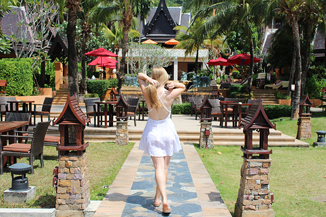 Weißes Strandkleid Outfit Thailand Strandlook Urlaub Modeblog 5