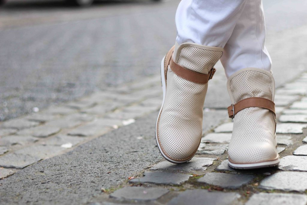 Lorne Emu Australia helle Boots Frühling Outfit OOTD 3