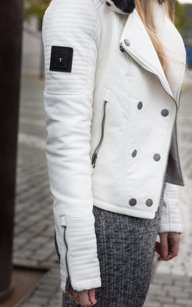 Modeblog Outfit Frühling weiße Lederjacke Superdry OOTD 4