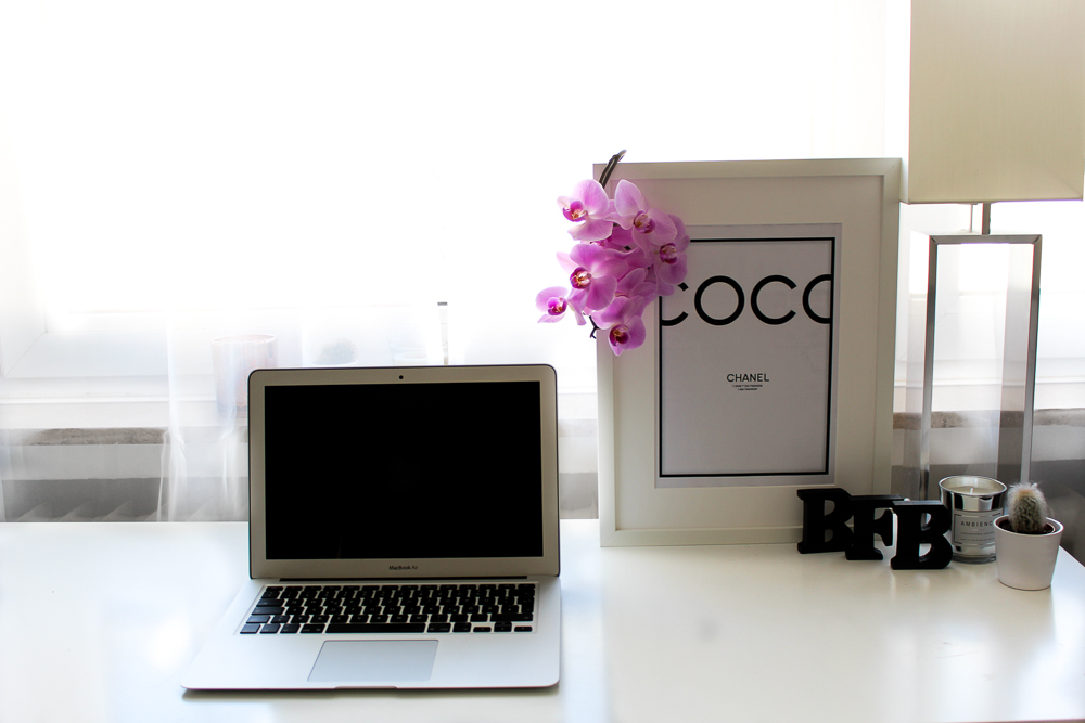 Blogger Arbeitsplatz Modeblog Köln Einblicke Interior Chanel MacBook BrinisFashionBook