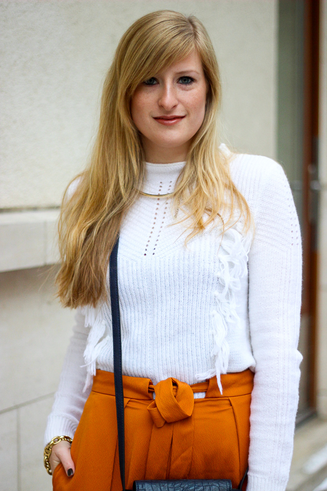 orange Culotte Outfit Fashion Look weißer Pullover blaue Umhängetasche Fashion Blog Deutschland 7