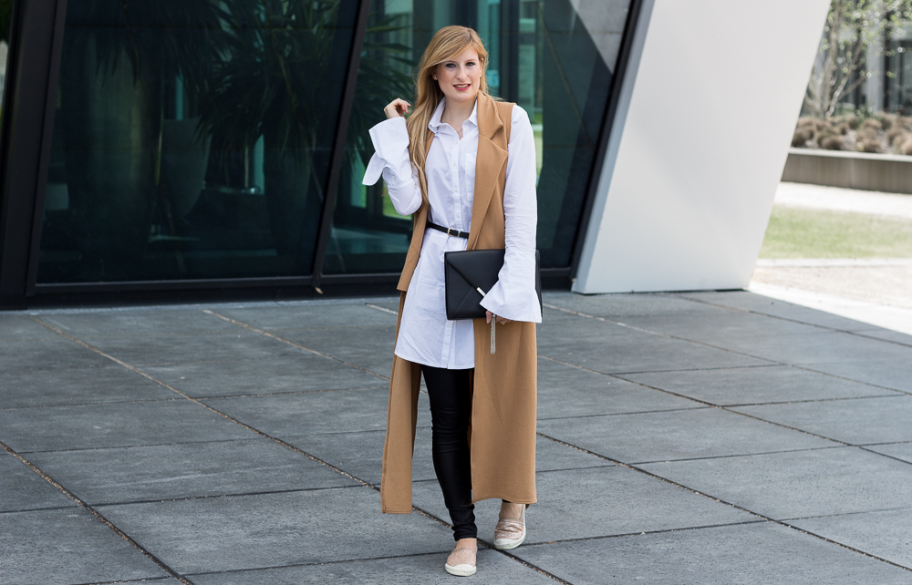 Brinis FashionBook Bluse Trompetenärmeln Espadrilles Outfit kombinieren Modeblog Köln 8
