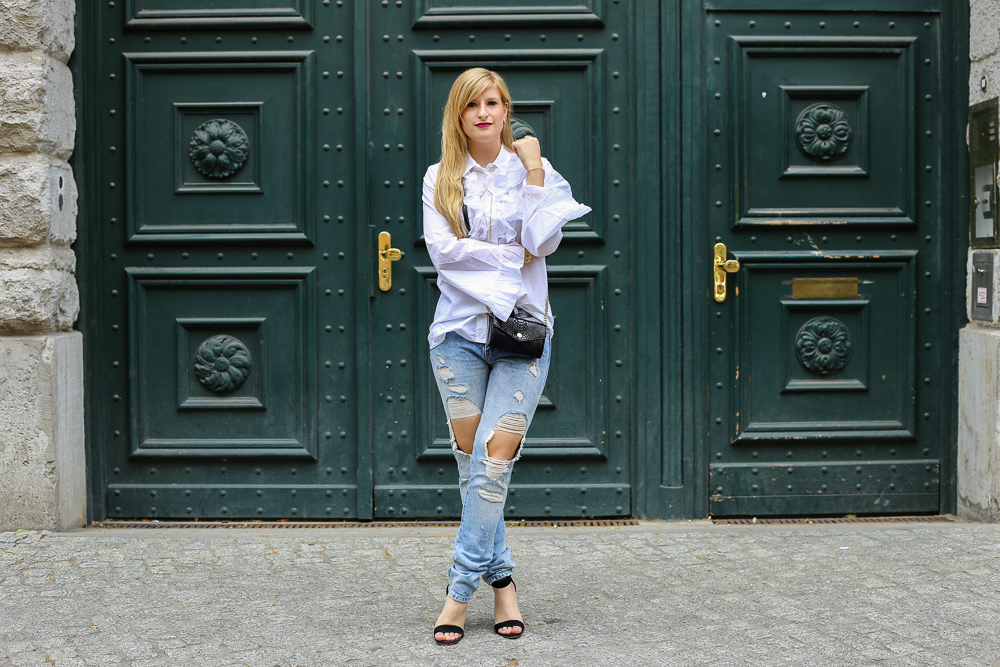 Berlin Fashion Week Streetstyle: Ripped Jeans und Rüschenbluse