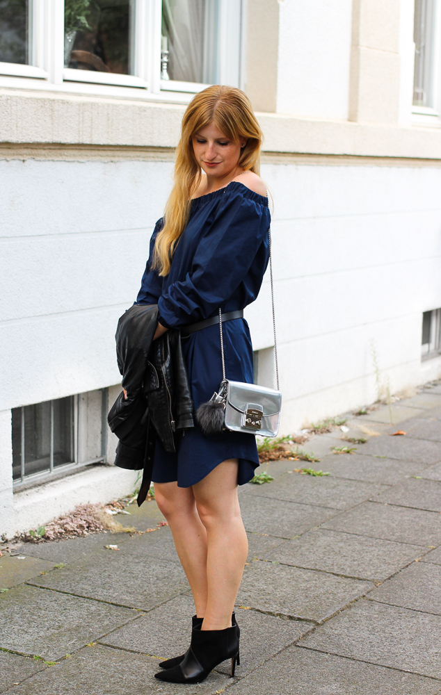 Off-Shoulder Kleid Sommertrend kombinieren Zara Stiefeletten Furla Metropolis silber Modeblog Köln 5