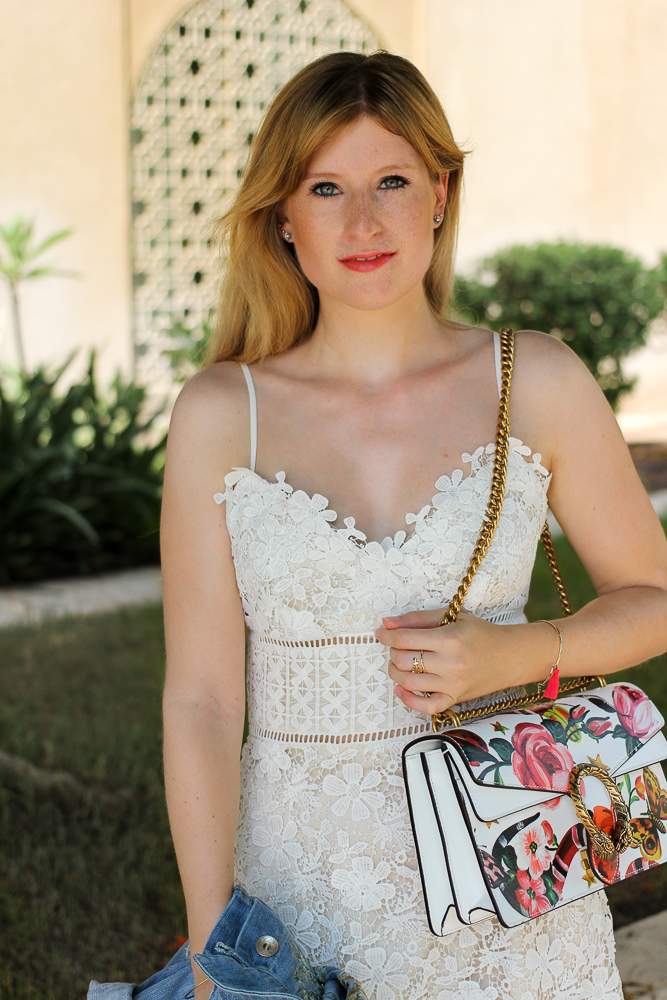 Weißes Spitzenkleid Urlaubsoutfit Gucci Dionysus Garden Print Modeblog Outfit street style 2