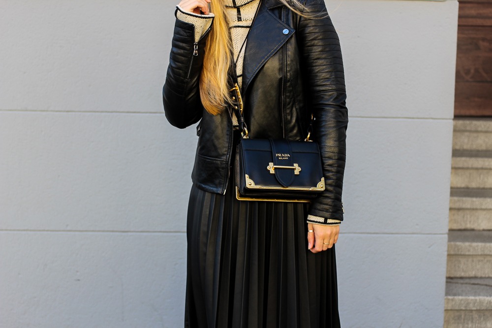 schwarze Lederjacke Falten Lederrock Prada Cahier Bag Modeblog Köln Herbstlook 3