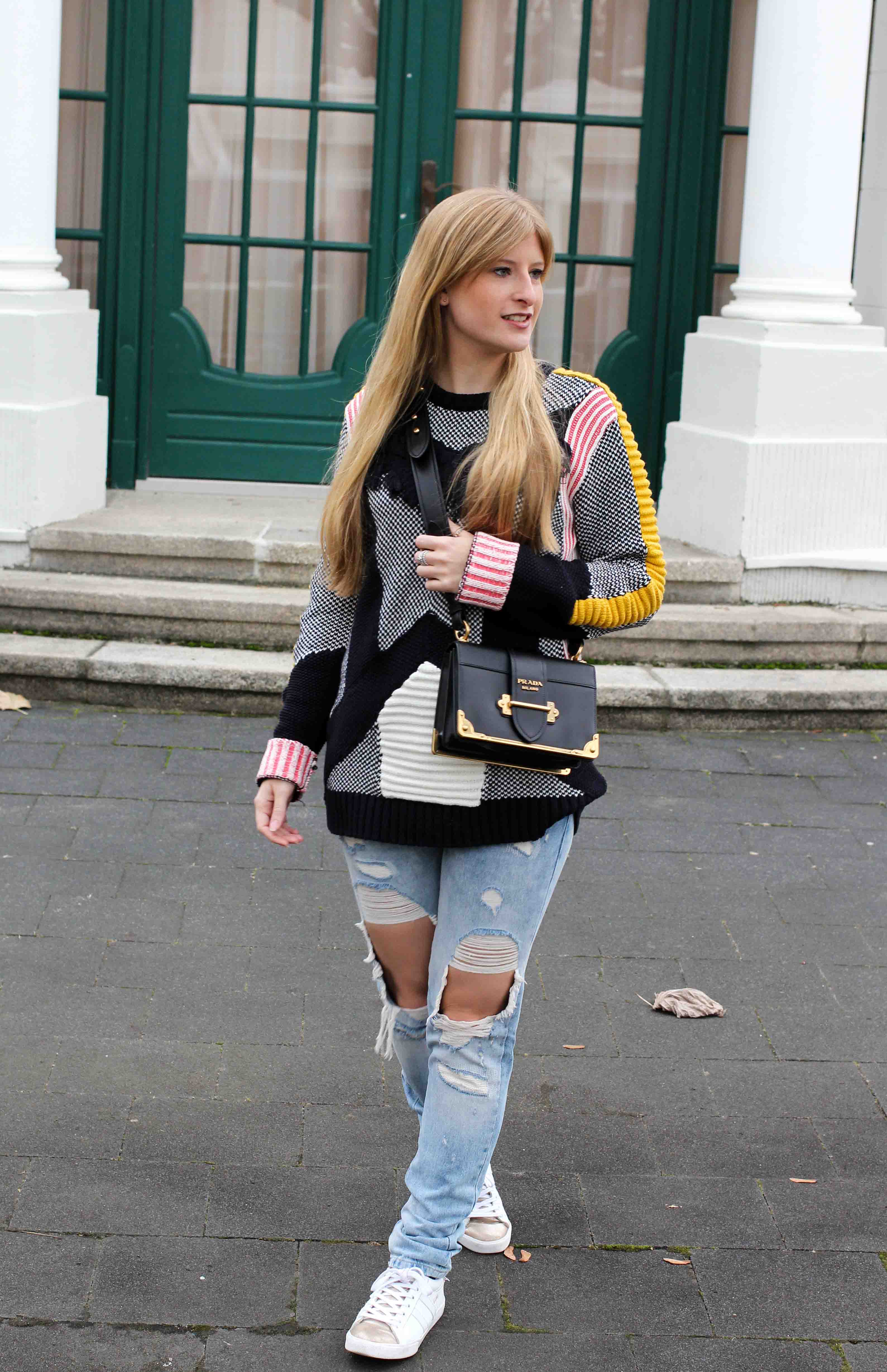 Streetstyle Look Bunter Wollpullover Asos Statementpullover Ripped Jeans Fashion Blog Köln 1