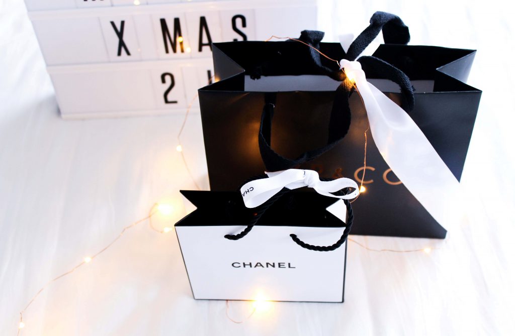 tischleuchte-Kino-Leuchtreklame-Radbag-Marry-X-Mas-Chanel-Tüte-Blog-GeschenkeTipps