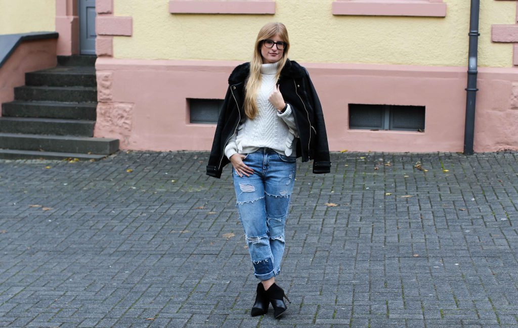 Casual Winter Streetstyle Rüschenpullover kombinieren Flicken-Jeans Zara OOTD Modeblog