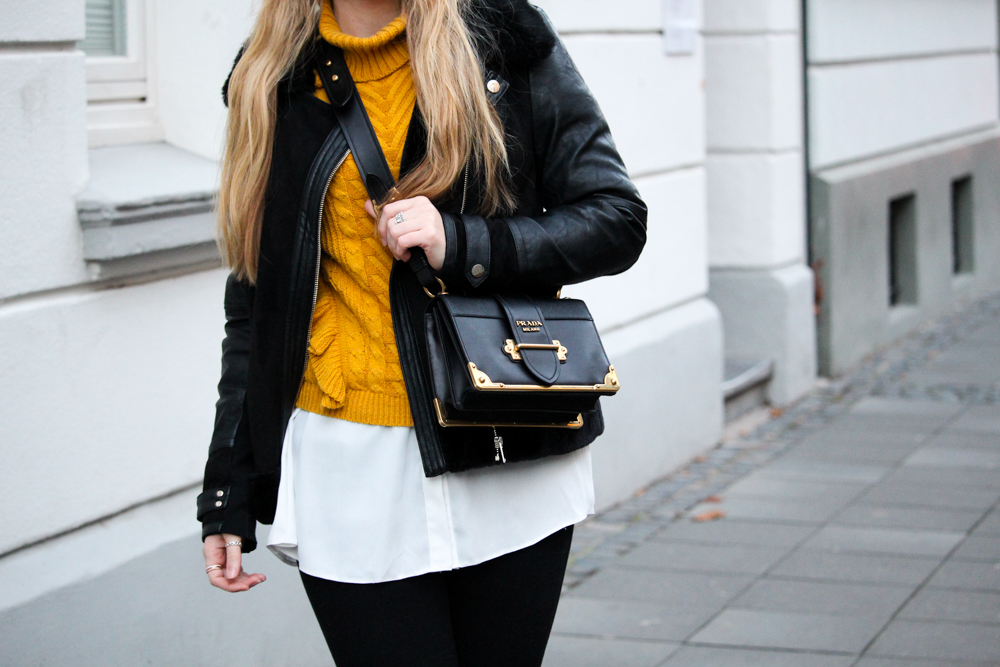 Rüschenpullover kombinieren Layering Bluse Prada Tasche Modeblog Bonn Streetstyle