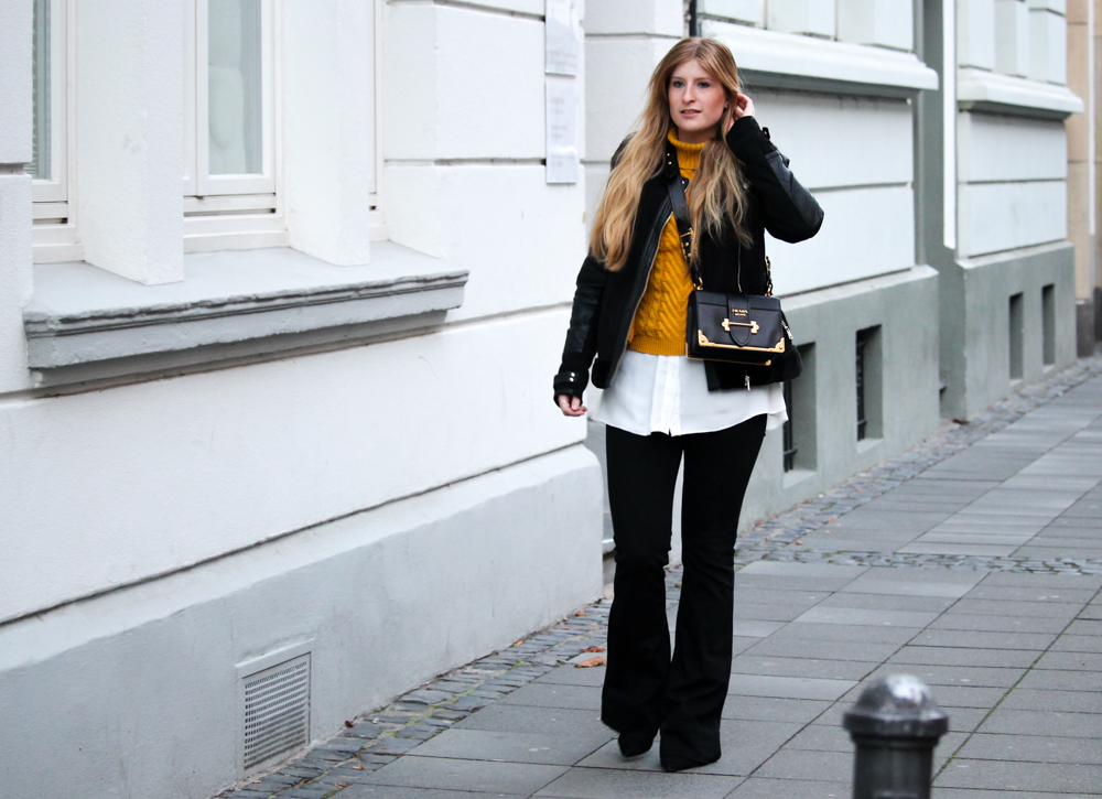 Schlaghose kombinieren Rüschenpullover Prada Tasche Modeblog Bonn Streetstyle