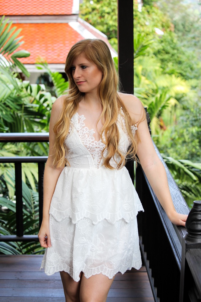 Sommeroutfit Thailand weißes Spitzenkleid perfektes Sommerkleid als Urlaubsoutfit Modeblog Chiang Mai