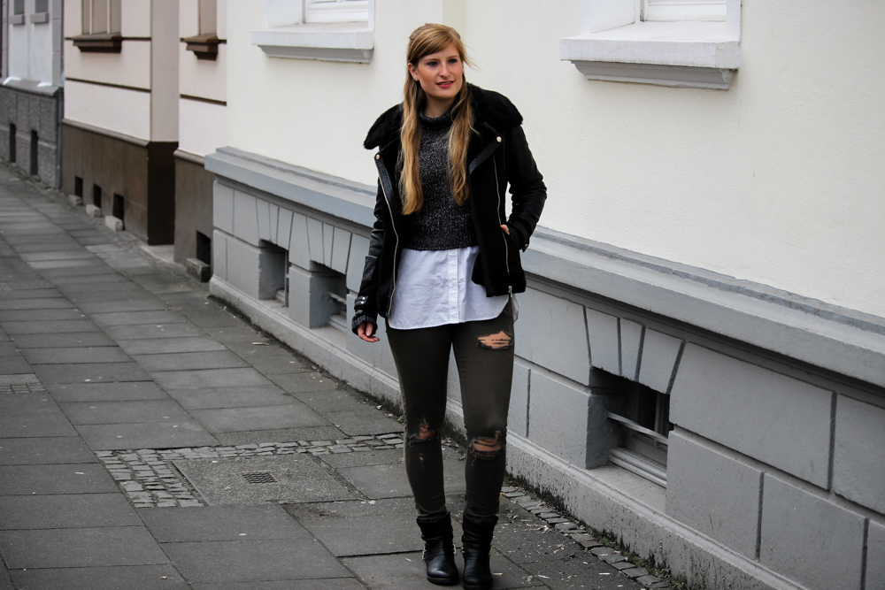 Casual Streetstyle Crop Top Pullover Layering Bluse Ripped Jeans Fashion Blogger Köln Outfit