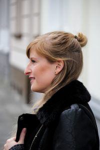 Fashion Blogger BrinisFashionBook Modeblogger Half Bun Frisur Trend Blogger Köln