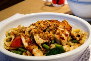 Kirschblütenfest MoschMosch bonn gebratene Nudeln hähnchen japanisches Restaurant Bonn essen gehen Blog.