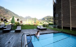 Kuschelhotel Gams Bezau Österreich beheizter Außenpool Berge Romantikhotel Wellnesshotel Reiseblogger