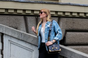 Zalando Spring Outfit Prada Cahier Bag Zerrissene Jeansjacke Oversized Streetstyle Look Fashion Blogger Köln 91
