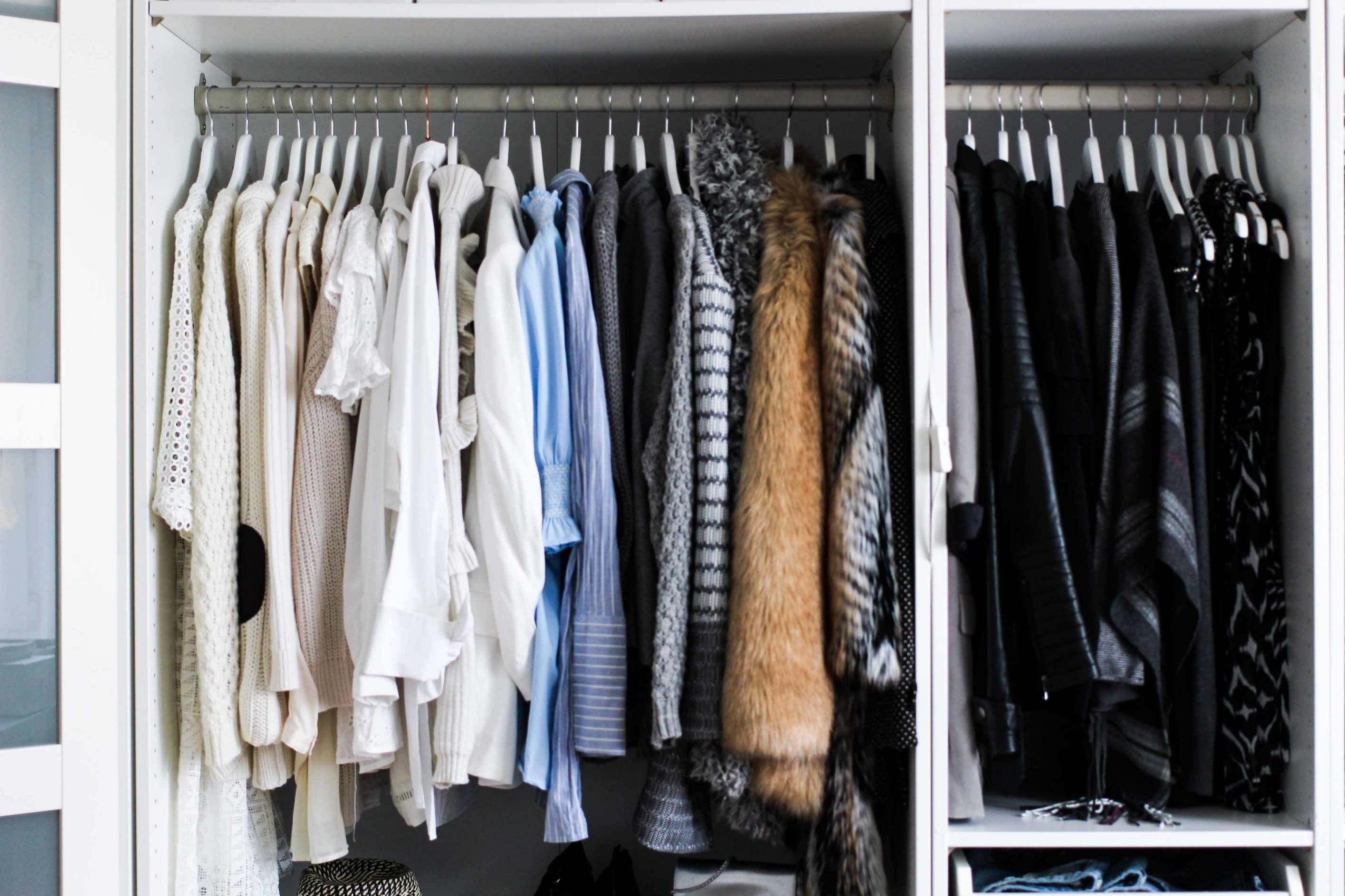 Mein Ankleidezimmer PAX Schrank Ikea #zeigdeinenPAX Ankleideschrank Blogger Kleiderschrank offen