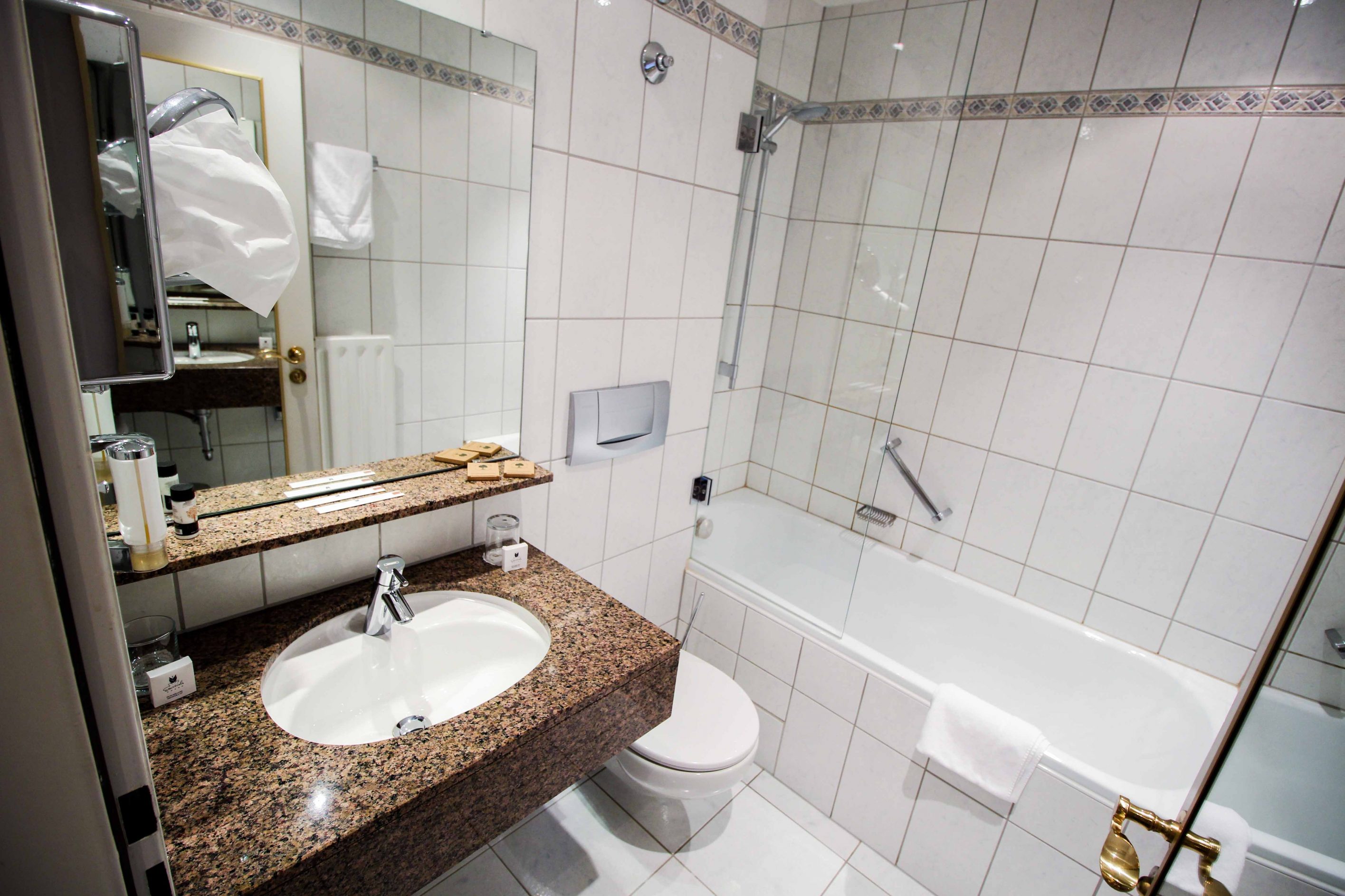 Schlosshotel Karlsruhe Badezimmer Luxushotel Hotel Review Reiseblog Brinisfashionbook