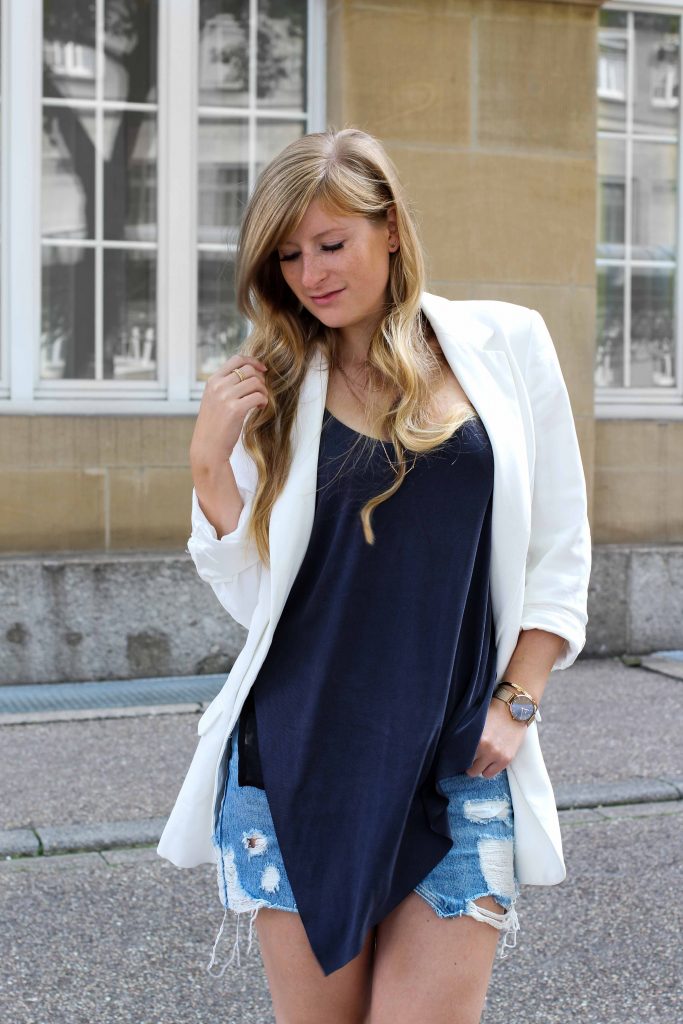 Spätsommeroutfit Zara Jeansrock kombinieren weißer Longblazer Zara Modeblog Streetstyle Outfit Karlsruhe