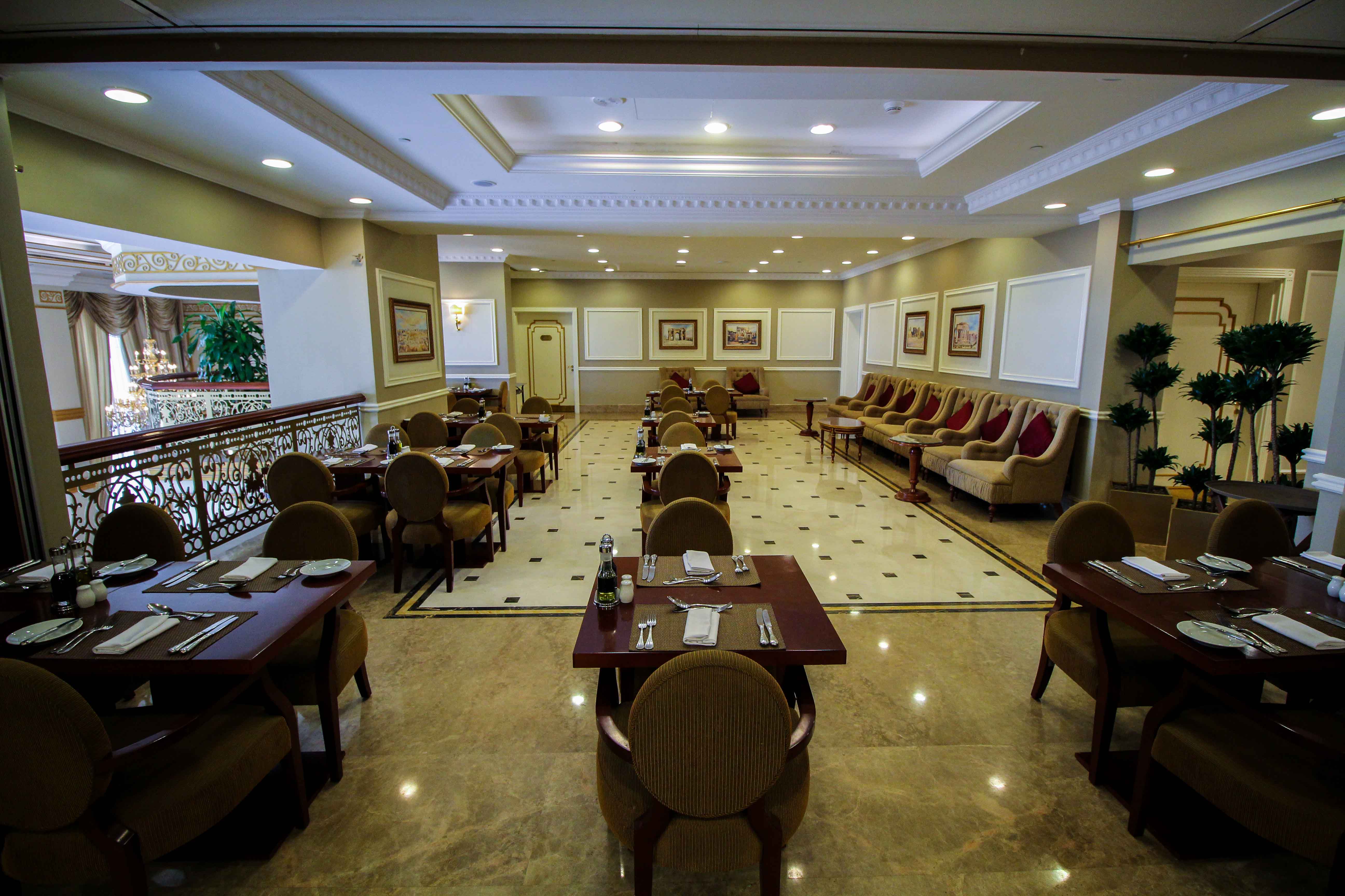 Warwick Hotel Doha Dinner Raum Luxushotel 5 Sterne Hotel Qatar Reiseblog