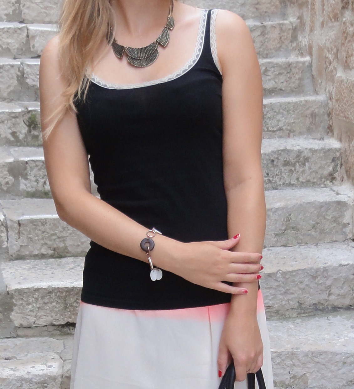 Mullet Skirt Vokuhila Rock kombinieren Sommeroutfit Fashion Look Dubrovnik Pilotensonnenbrille Modeblog Details schmuck