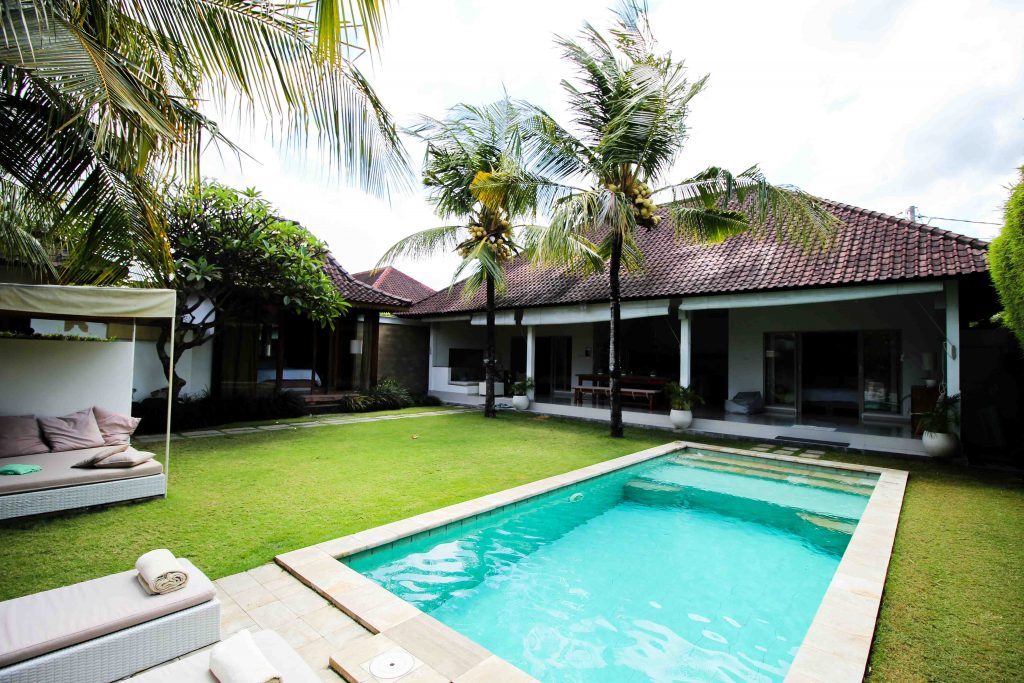 Sahana Villas Seminyak Poolvilla 3 Bedroom Seminyak Bali Luxusvilla mieten privater Pool Reiseblogger