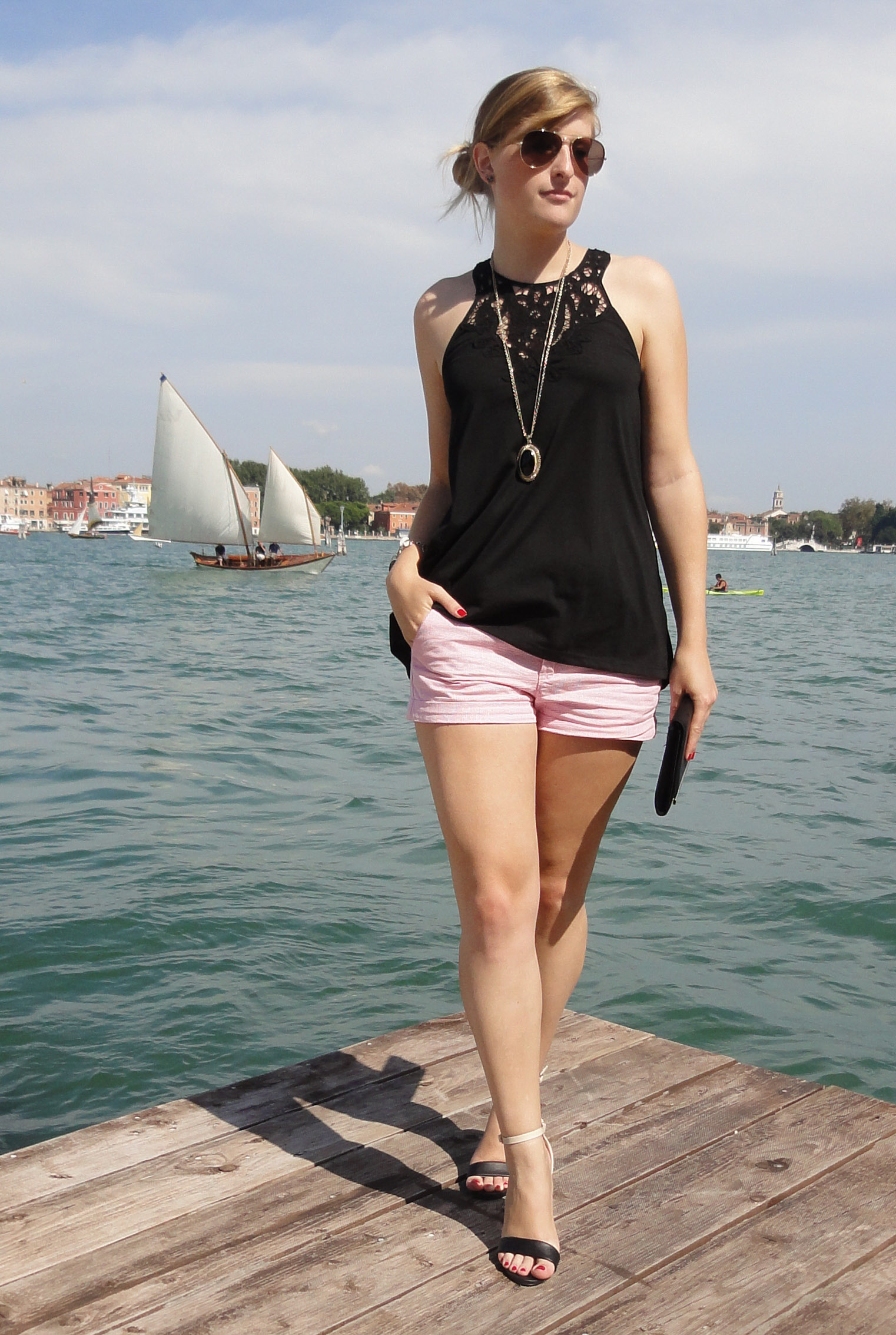 Venice seaside Venedig Sightseeing Outfit Sommeroutfit gestreifte Hotpants kombinieren Highheels Modeblog Italien 3