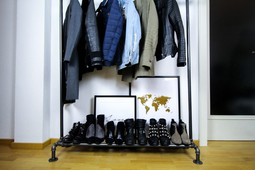 Blogger Adventskalender Gewinnspiel Rackbuddy Regal industrial Kleiderstange Rohre RackBuddy Billy Regal Interior Ankleidezimmer Kleiderstange 2