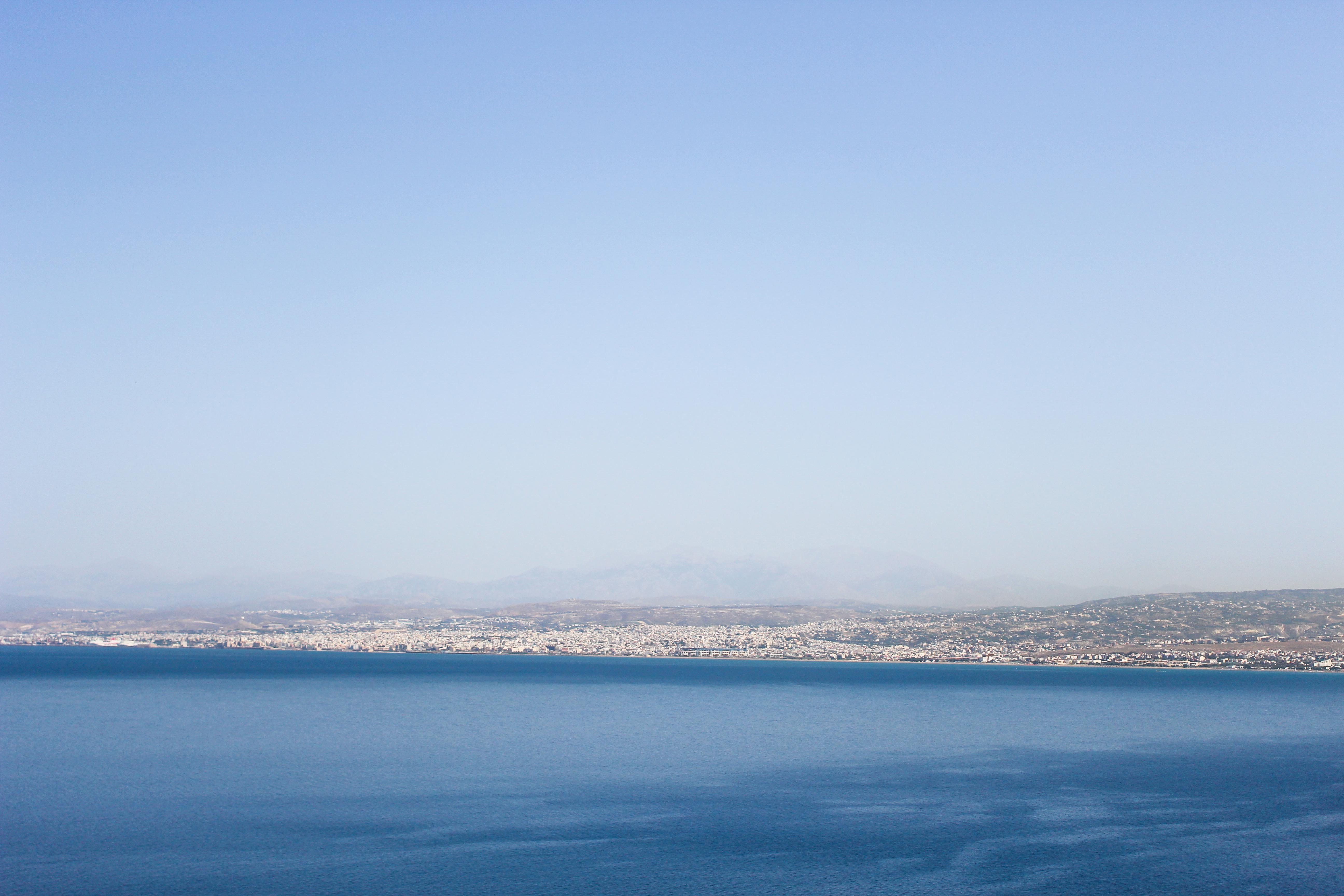 Top Kreta Sightseeing Kreta Sehenswürdigkeiten für einen Tagesausflug Meer Klippe Ausflug Mietwagen Blick auf Heraklion