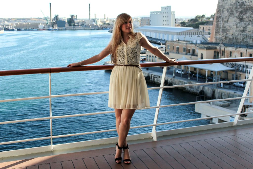 Outfit Kreuzfahrtdinner wichtigsten Kreuzfahrten Tipps Anfänger Reisegepäck was tragen Kreuzfahrt Abendessen Kapitänsdinner Kleid