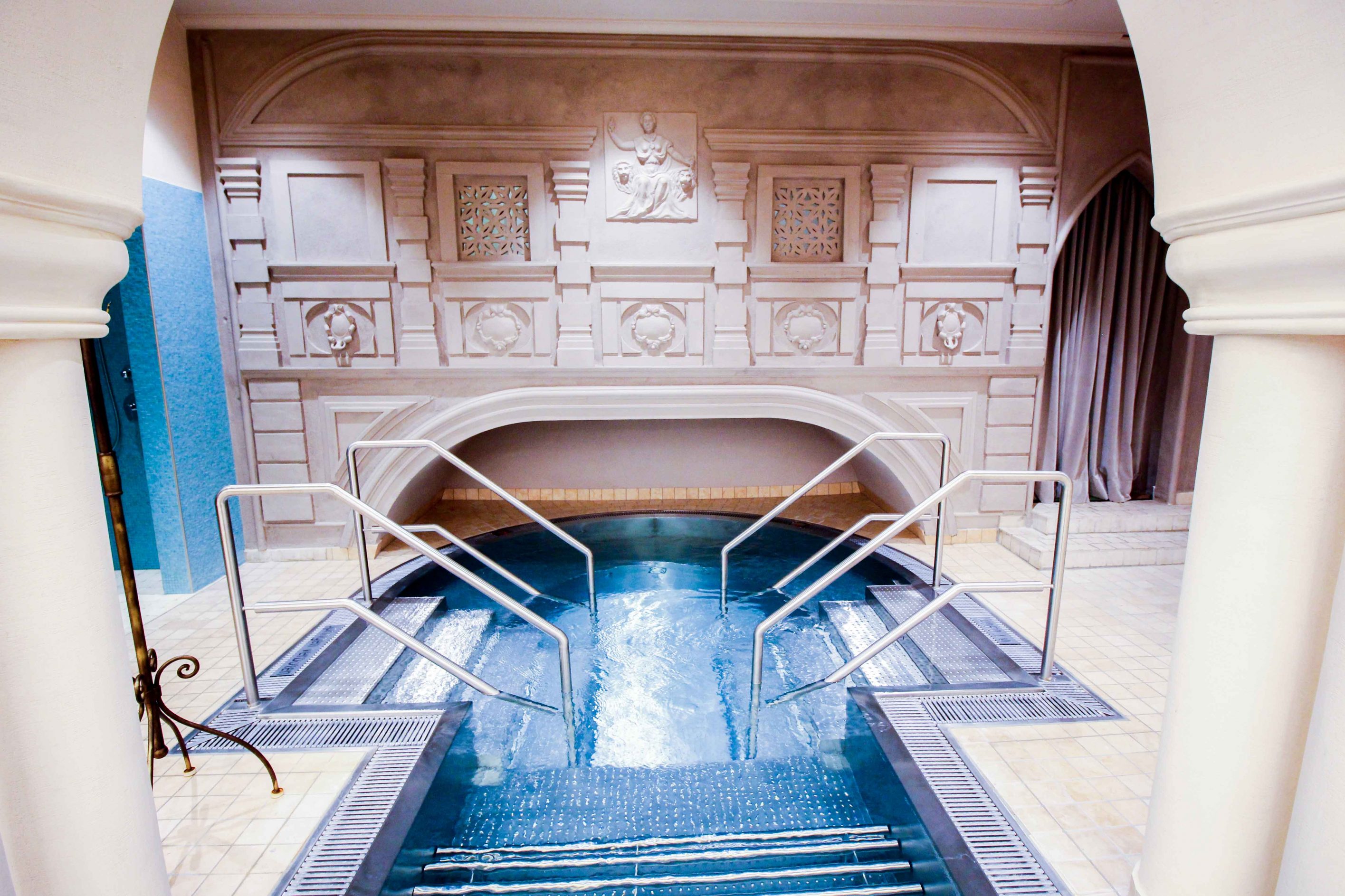 Wellnesshotel Das Central Sölden Wellnessbereich Whirlpool Wasserwelt Venezia Sölden Tirol Österreich Reiseblog