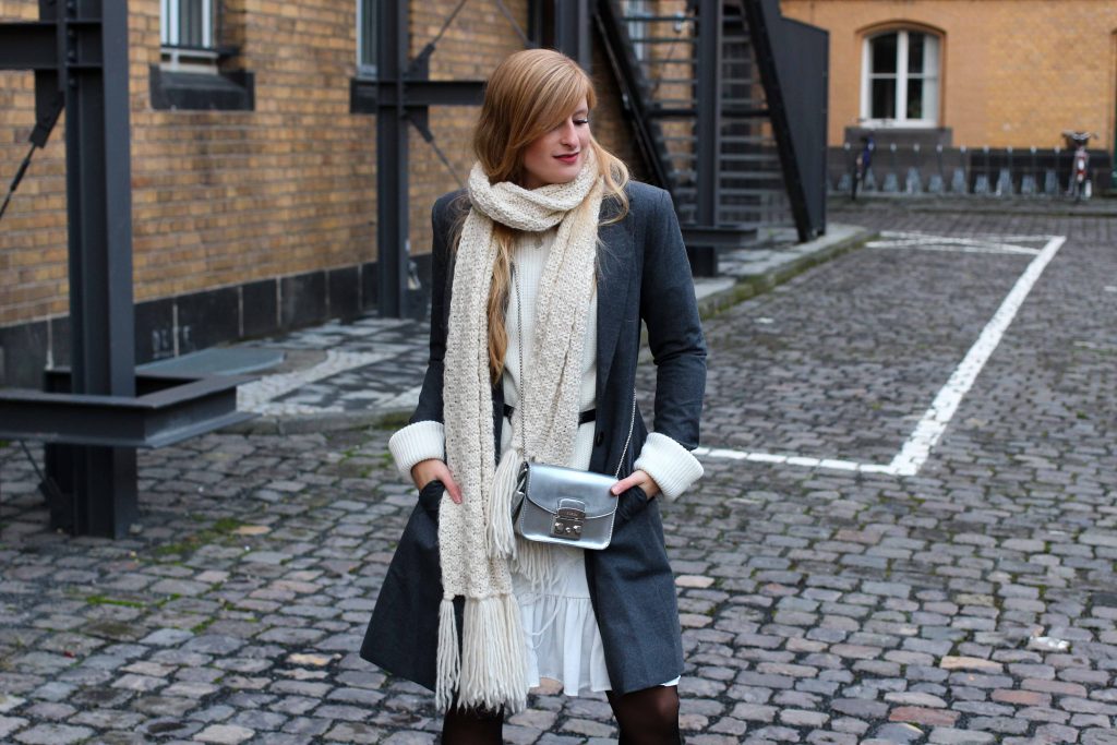 Winter-Layering weißes Kleid, Ripped Pullover Asos schwarze Strumpfhose Hunkemöller kombinieren Outfit Modeblog bonn 3