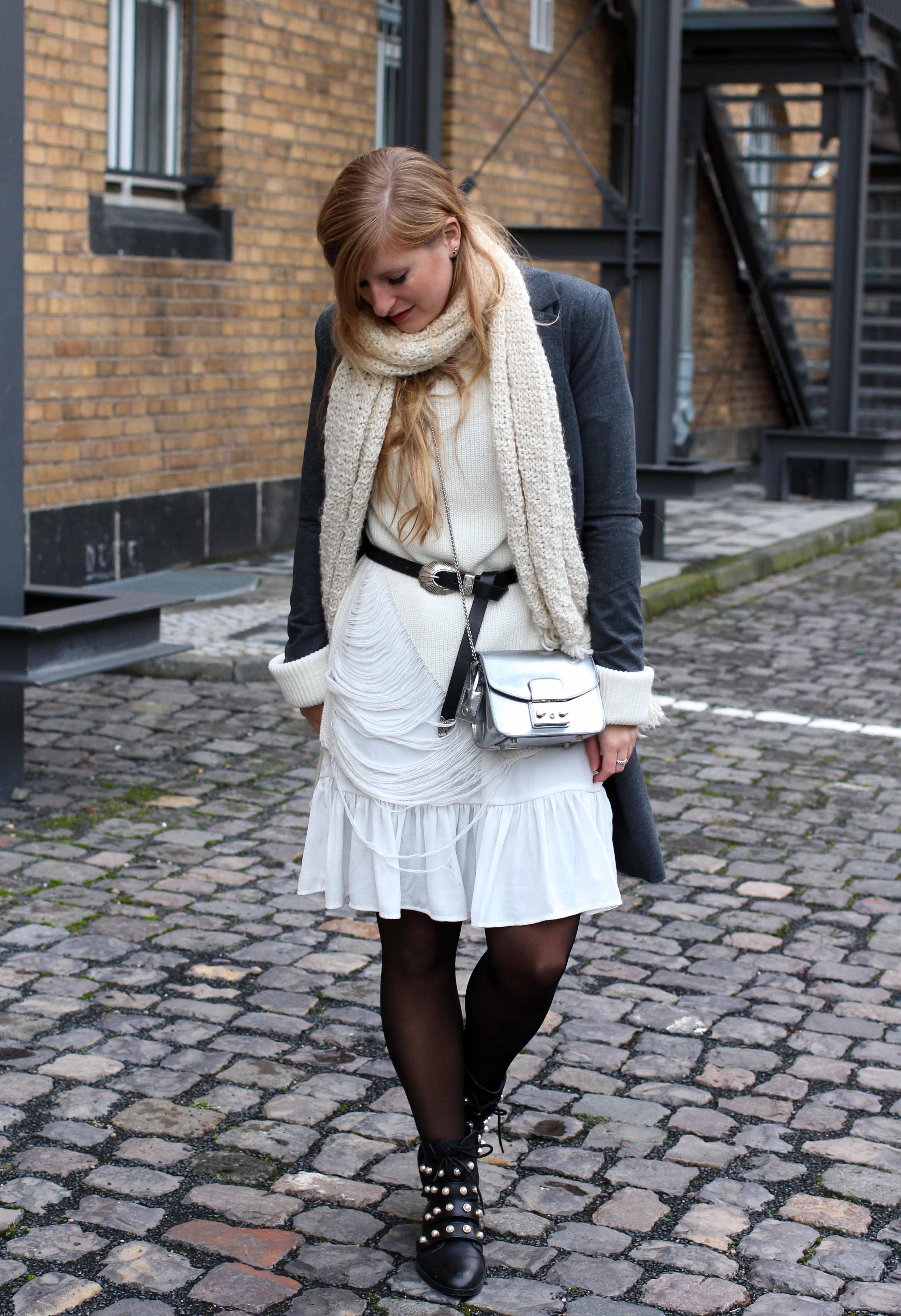 Winter-Layering weißes Kleid, Ripped Pullover Asos schwarze Strumpfhose Hunkemöller kombinieren Outfit Modeblog bonn 6