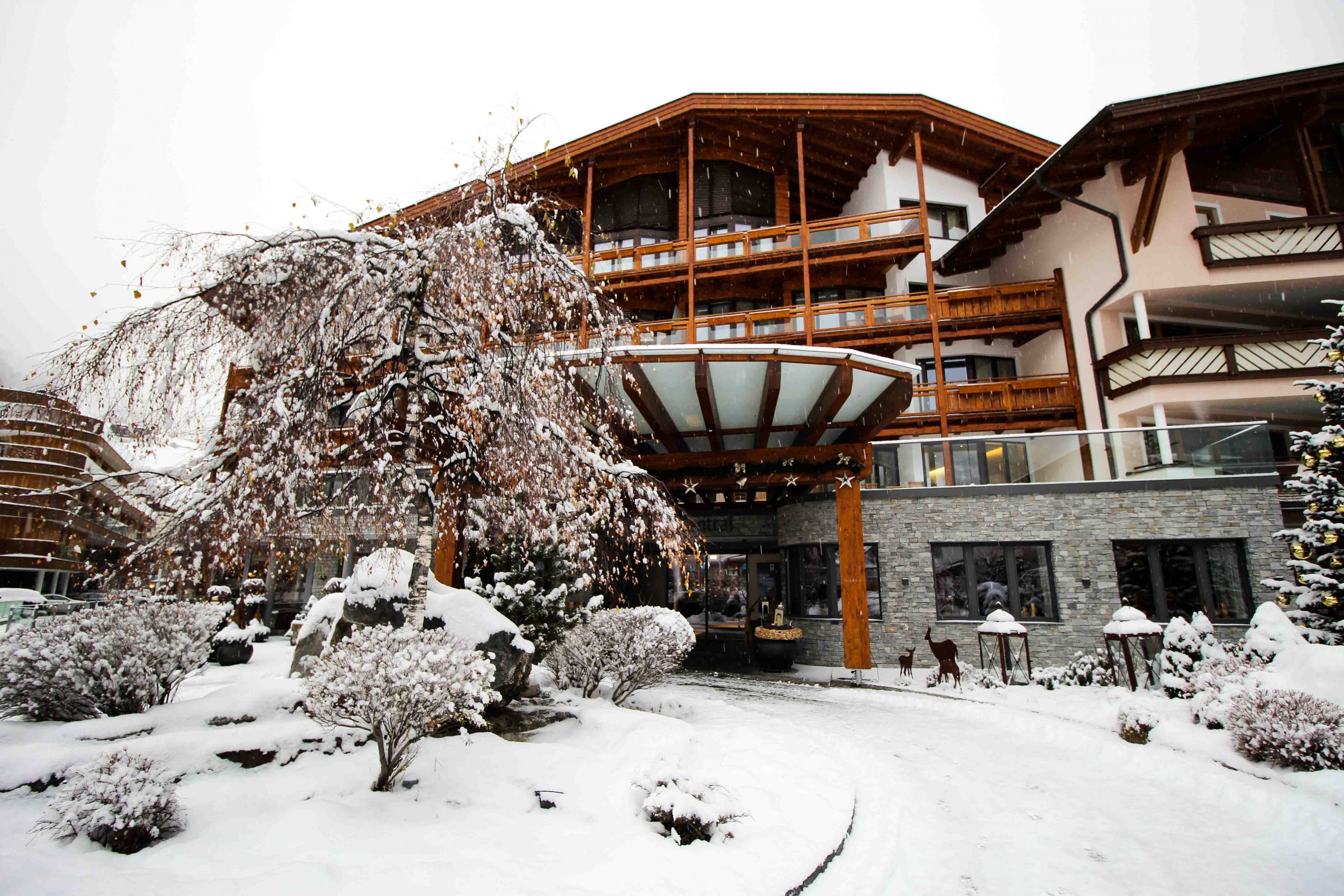 Winterurlaub Das Central Sölden 5-Sterne Wellnesshotel Luxushotel Sölden Tirol Österreich Schneelandschaft Reiseblog