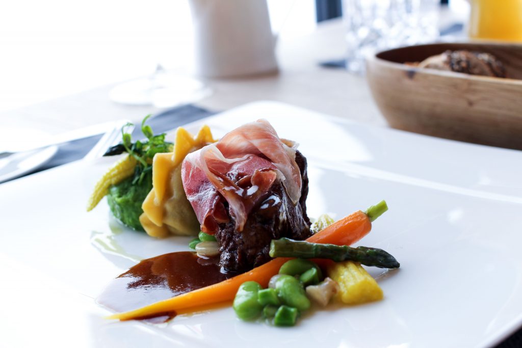 Gourmet-Restaurant 3 Gänge Menü Rinderfilet Pata Negra Kräuter Kartoffelpüree iceQ Sölden Tirol Österreich James Bond Location Spectre Gaislachkogl 2