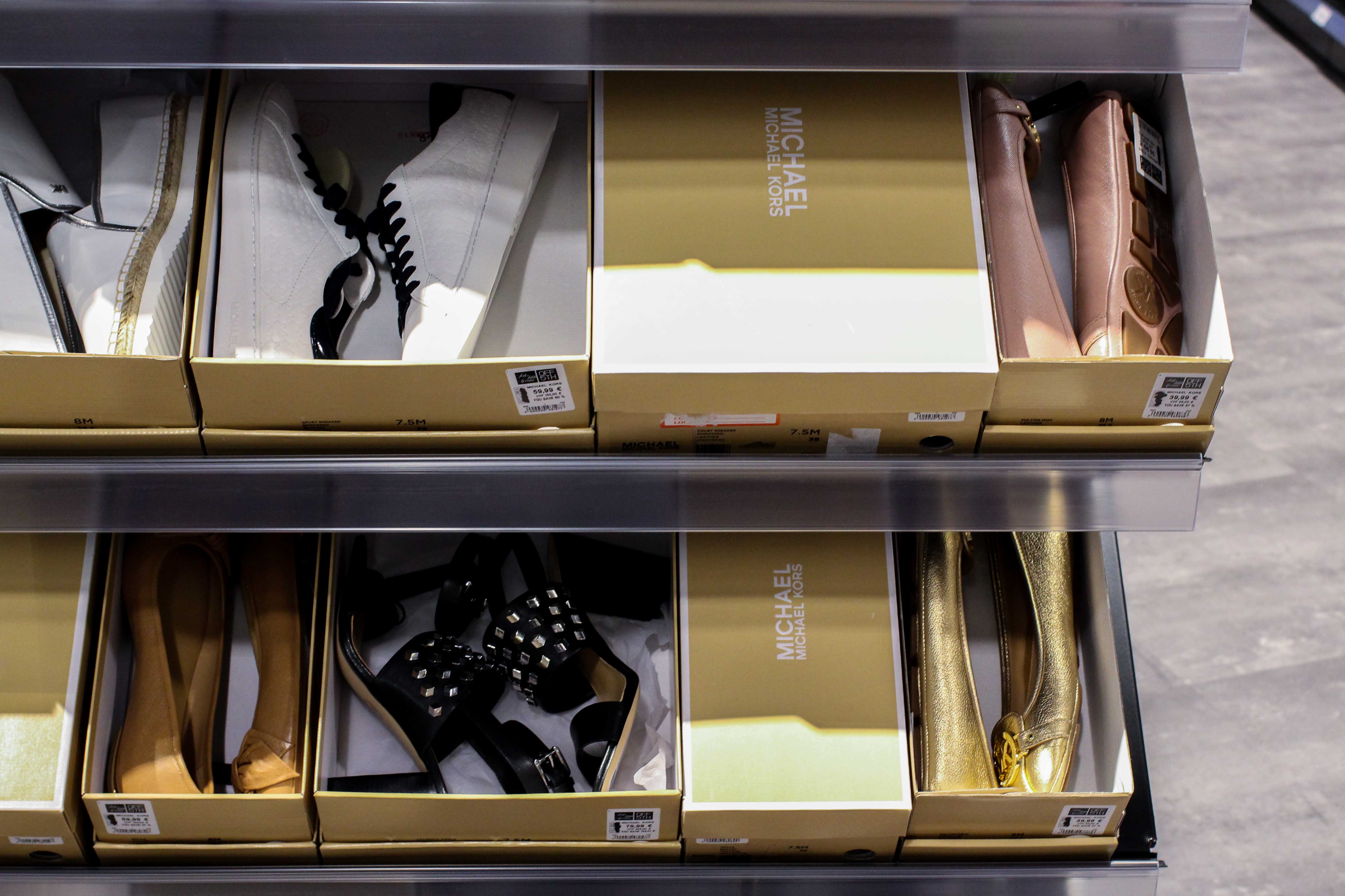 Michael Kors Schuhe günstig Store Opening Saks OFF 5th Avenue Bonn Premium-Marken Outletpreis Designer Outlet Bonn Modeblog