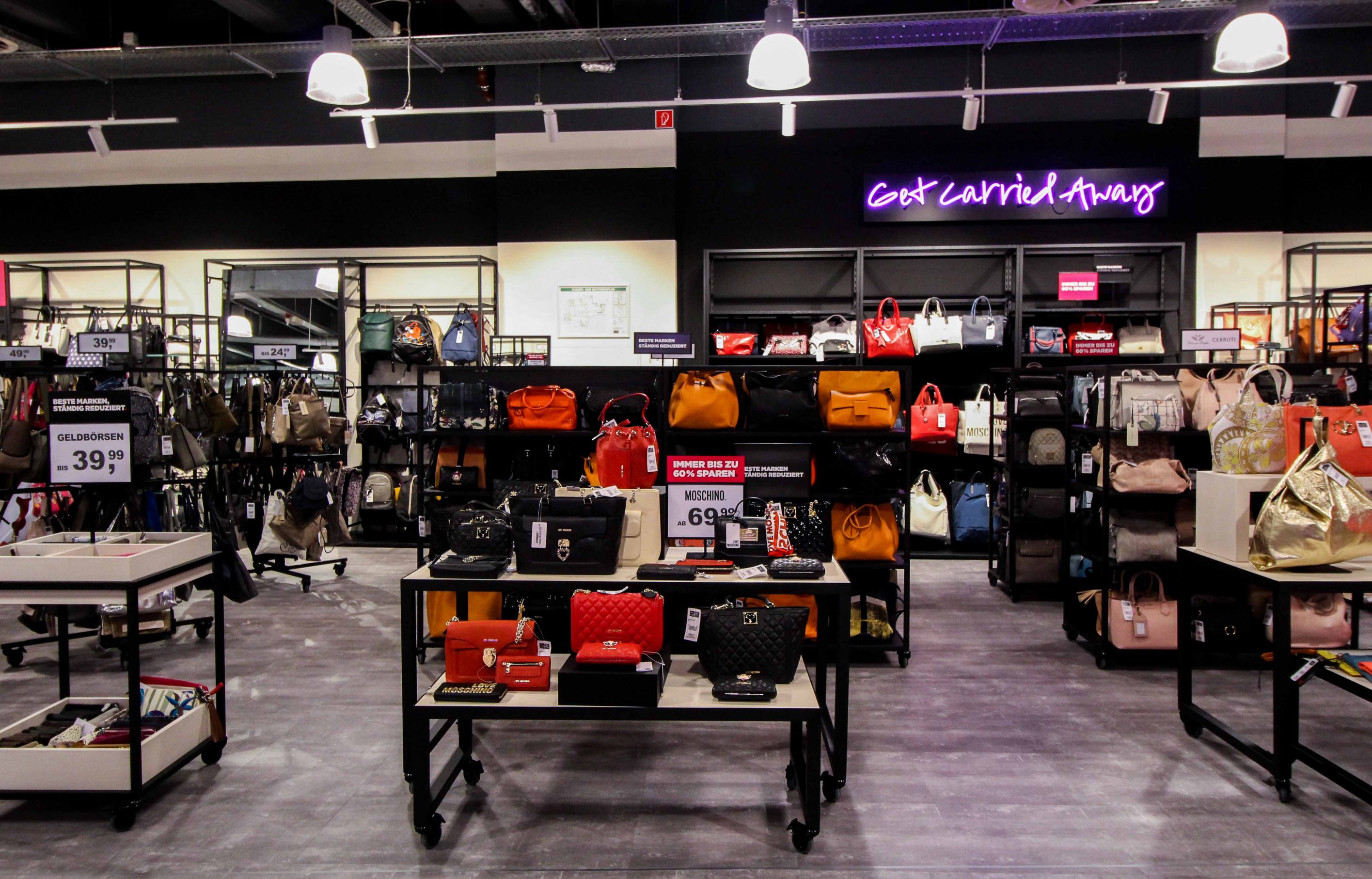 Moschino Taschen günstig Store Opening Saks OFF 5th Avenue Bonn Premium-Marken Outletpreis Designer Outlet Bonn Modeblog