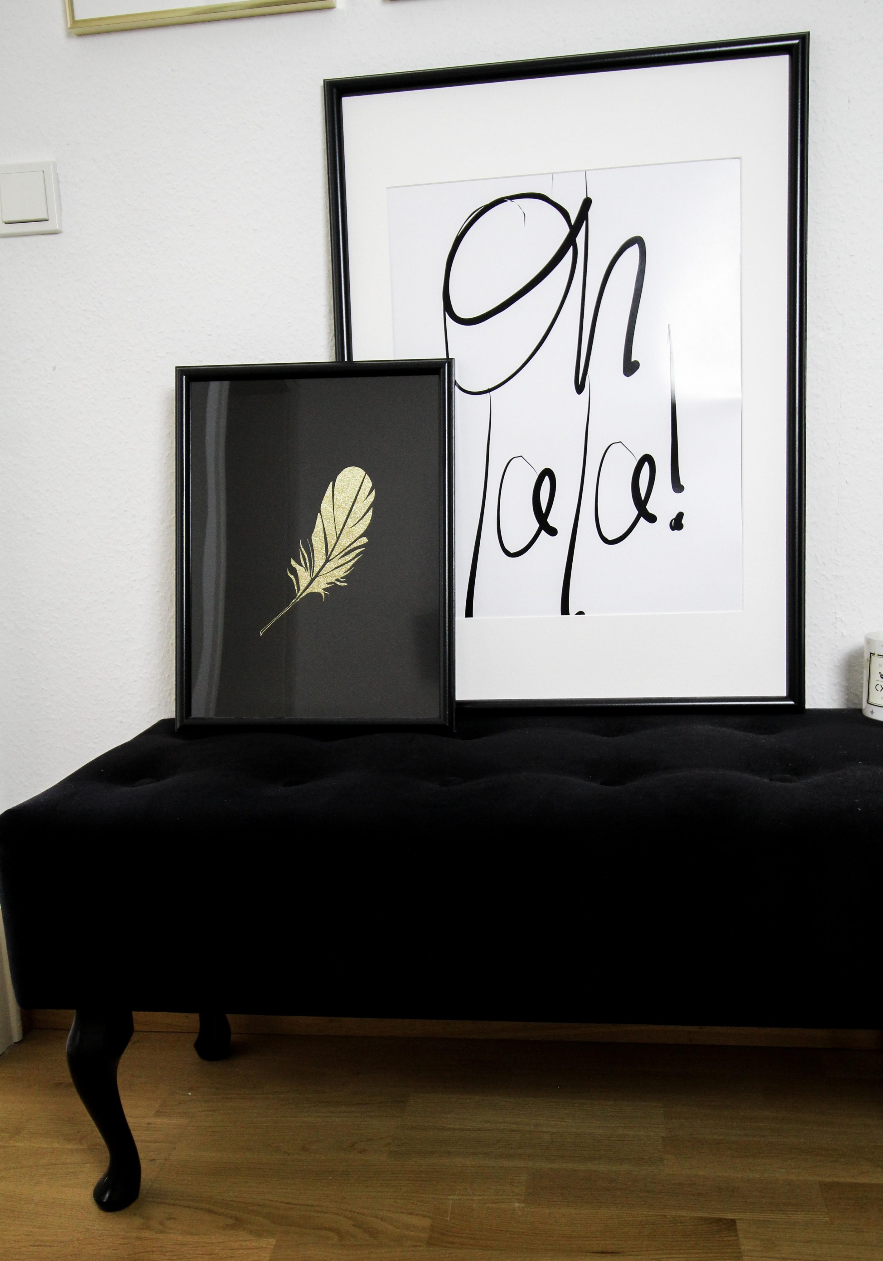 Interior Update Minimalistische Schwarz Weiß Fotografie Poster Posterlounge Einrichtung Oh la la Bild Schwarz Gold Felder Flurbank Samt