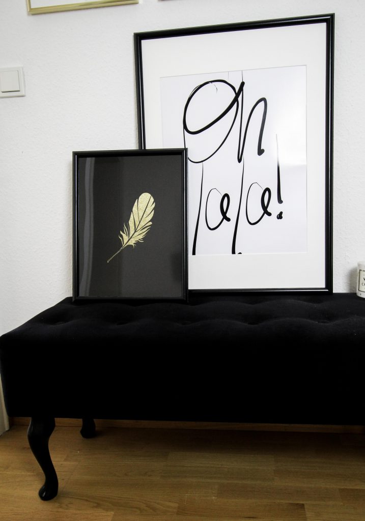 Interior Update Minimalistische Schwarz Weiß Fotografie Poster Posterlounge Einrichtung Oh la la Bild Schwarz Gold Felder Flurbank Samt