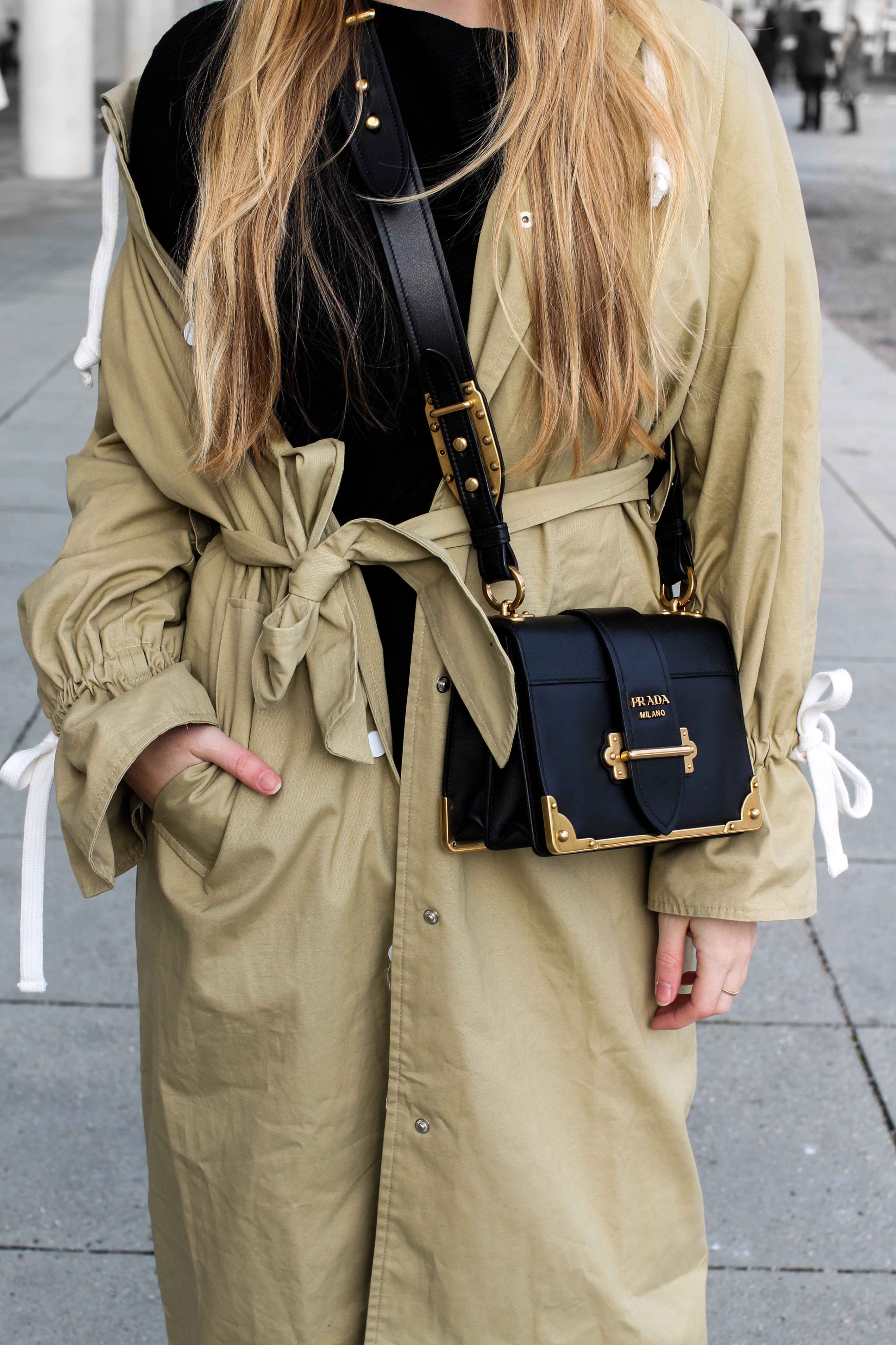 Trenchcoat Edited Marisa Prada Cahier bag Modeblog Bonn Trenchcoat kombinieren Streetstyle 8