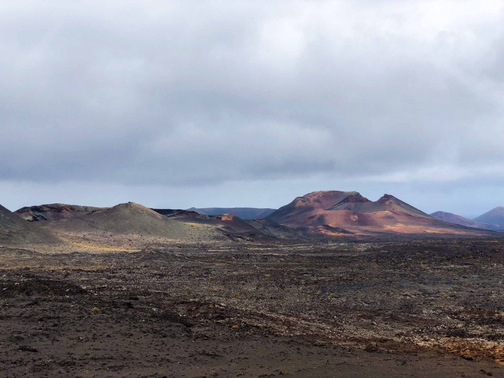 Timanfaya National Park Vulkanlandschaft die Feuerberge Lava Top 10 Tipps Lanzarote Sehenswürdigkeiten Insider Tipps Lanzarote Spanien Reiseblog