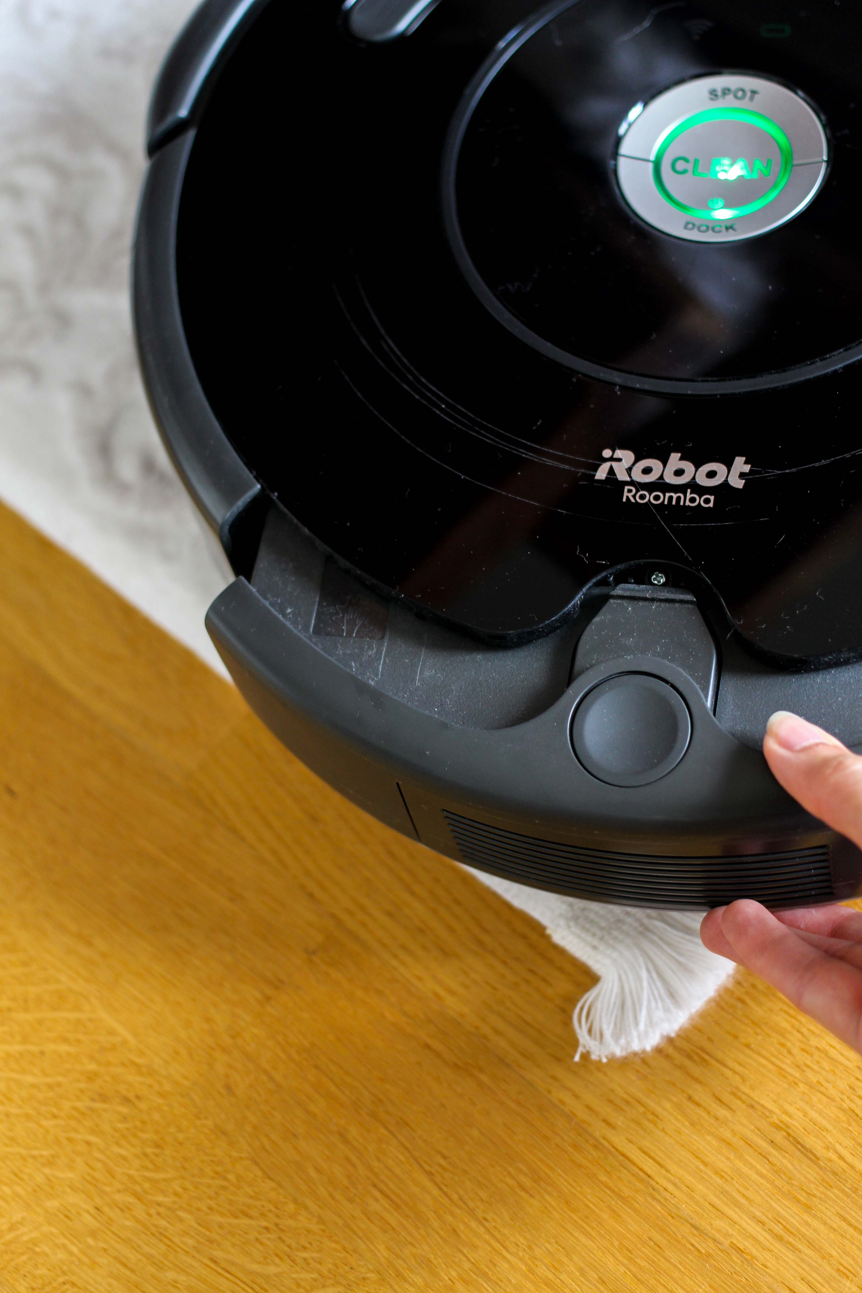 Amazon IRobot Roomba 671 Saugroboter Bewertung Erfahrungsbericht Staubsauger Ladestation Blogger Haushaltshilfe Staubsaugroboter Test 2018