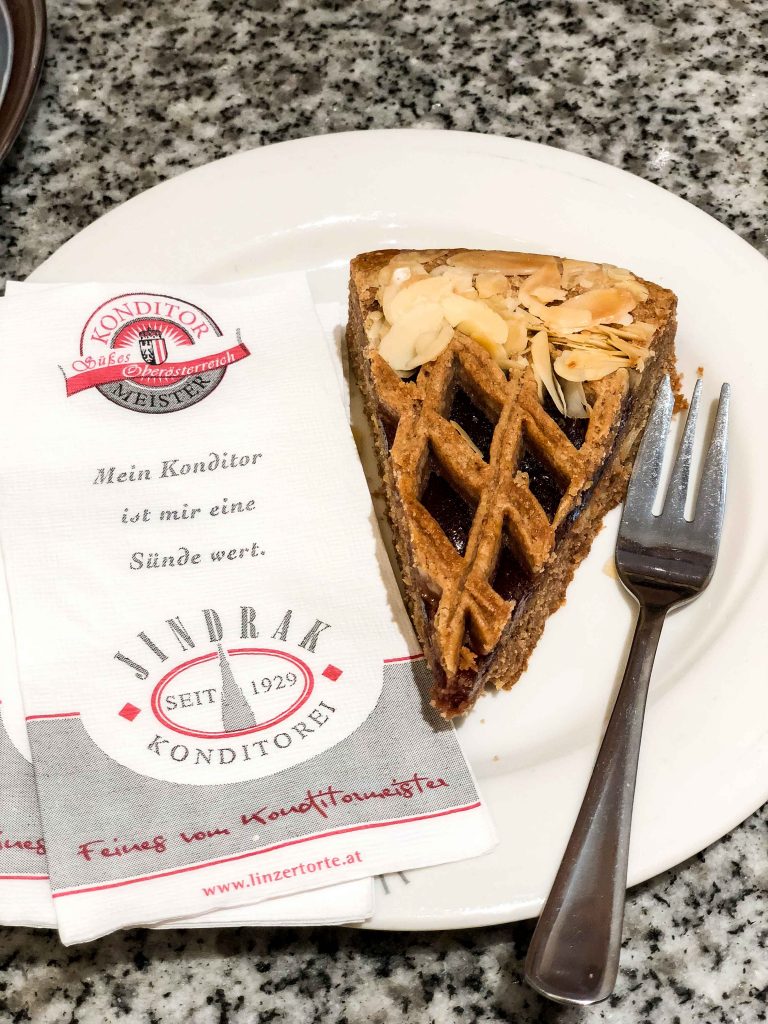 Linz Österreich Insider Tipps original Linzer Torte Konditorei Jindrak Donaukreuzfahrt Arosa Reiseblog