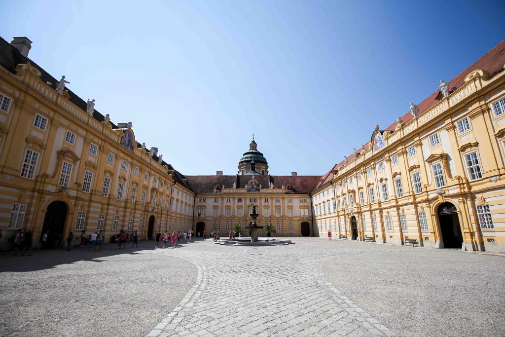 Wachau Österreich Melk Stift Melk Benediktinerkloster Insider Tipps Sehenswürdigkeiten Donaukreuzfahrt Arosa 2
